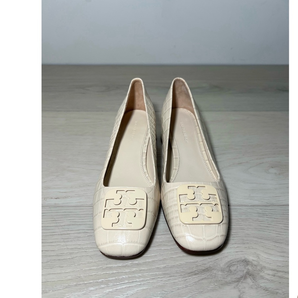 TORY BURCH GEORGIA PUMP SHOES.
Color Cream Sz 5.5
